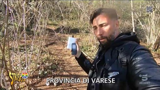 Vittorio Brumotti, inviato di Striscia nei boschi dello spaccio tra Malnate e Vedano Vittorio Brumotti, inviato di Striscia nei boschi dello spaccio tra Malnate e Vedano