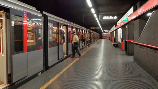Dal 9 gennaio aumenta il biglietto per metro, tram e bus a Milano: da 2 a 2,20 euro
