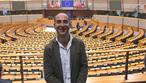 Una fotografia del professor Cristiano Termine al Parlamento Europeo Una fotografia del professor Cristiano Termine al Parlamento Europeo