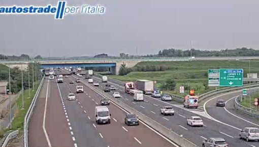 I soccorsi sul luogo dell'incidente (foto dalle webcam di Autostrade per l'Italia)