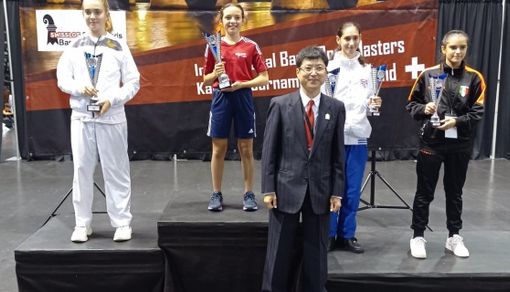 Sofia Francesca Zodda, in maglia rossa, sul gradino più alto del podio