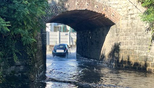 FOTO. Il ponticello fedelmente a mollo, aspettando i lavori FOTO. Il ponticello fedelmente a mollo, aspettando i lavori