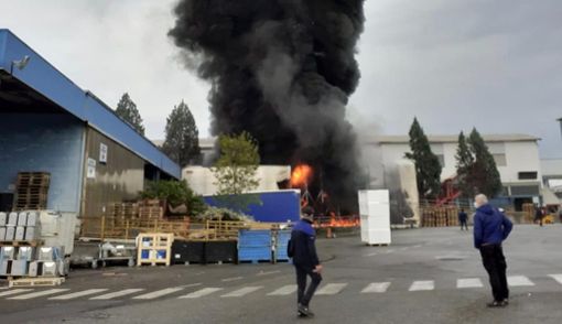 L'incendio di questa mattina alla Whirlpool di Cassinetta L'incendio di questa mattina alla Whirlpool di Cassinetta