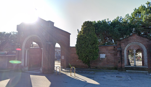 Raid al cimitero di Sacconago. «Stiamo mettendo le telecamere a Busto, ma interverremo anche lì»