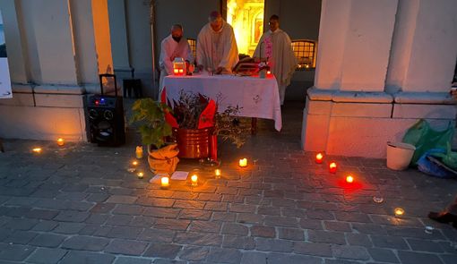 Giornata della Terra: via i rifiuti e poi la messa a lume di candela a Busto