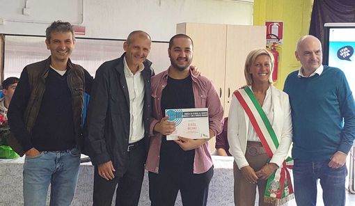 Al “Facchinetti” consegnate tre borse di studio per premiare l’eccellenza Al “Facchinetti” consegnate tre borse di studio per premiare l’eccellenza