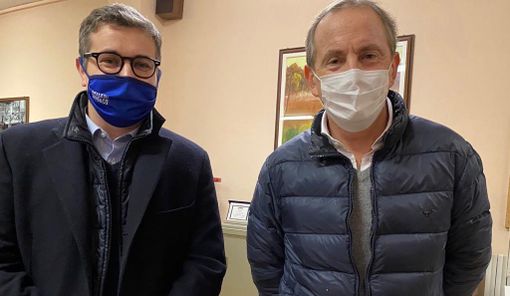 Andrea Cassani ed Emanuele Antonelli a Gallarate durante il falò