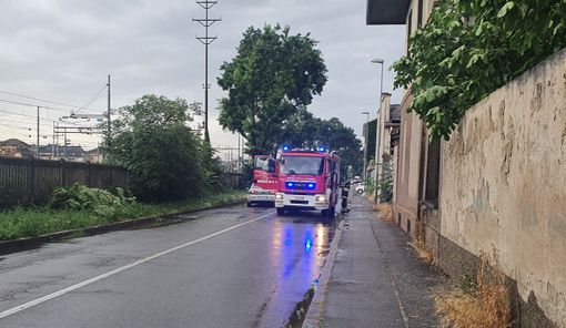 Pompieri all'opera in via Palermo Pompieri all'opera in via Palermo