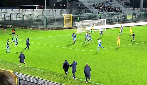 Mastroianni esulta dopo il terzo gol della Pro Patria