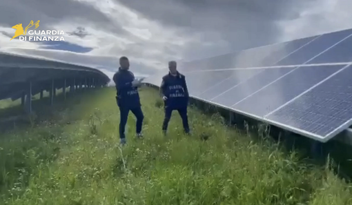 Truffa sul fotovoltaico, la Guardia di Finanza scopre una maxi frode da cinque milioni Truffa sul fotovoltaico, la Guardia di Finanza scopre una maxi frode da cinque milioni
