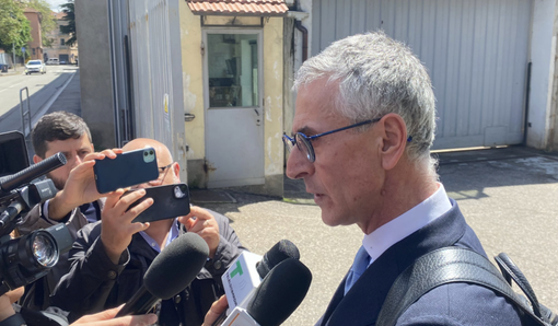 L'avvocato di Busignani all'uscita dai Miogni dove si è svolto l'interrogatorio di Marco Manfrinati L'avvocato di Busignani all'uscita dai Miogni dove si è svolto l'interrogatorio di Marco Manfrinati