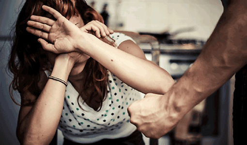 Le forze dell'ordine a scuola per aiutare le donne vittime di violenza