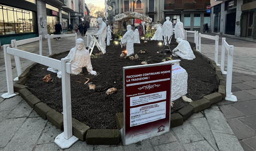 Tutti gli sguardi adesso per il presepe Tutti gli sguardi adesso per il presepe