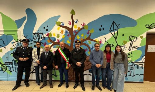 “L’arte delle regole”: parte con un murales l’educazione alla legalità dell’Istituto comprensivo Ferrini