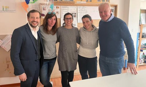 Inarzo, Monti (Lega) in visita alla materna: «Qui si respira aria di comunità attenta alla famiglia»