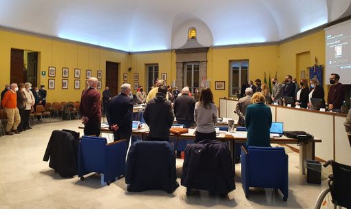 Busto, il Consiglio comunale (con pubblico) si apre nel ricordo di Stella, Zerlatini e Vergerio
