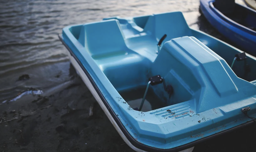 Sorpresa dalle raffiche di vento mentre era in pedalò sul Ceresio: turista soccorsa