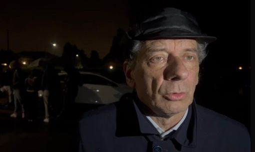 Il sindaco di Samarate, Alessandro Ferrazzi, sul luogo del femminicidio