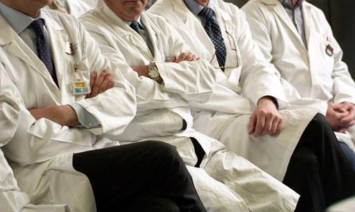 "Briciole al Ssn ed elemosina agli operatori", i 10 motivi dello sciopero dei medici "Briciole al Ssn ed elemosina agli operatori", i 10 motivi dello sciopero dei medici