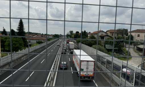 Veicolo in avaria sull'Autolaghi: doppia coda in direzione Milano