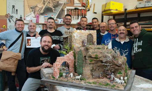 Il presepe che ridà speranza ai detenuti e sorrisi ai loro bambini: «Il Bambinello sia l'antidoto al virus della disperazione» Il presepe che ridà speranza ai detenuti e sorrisi ai loro bambini: «Il Bambinello sia l'antidoto al virus della disperazione»