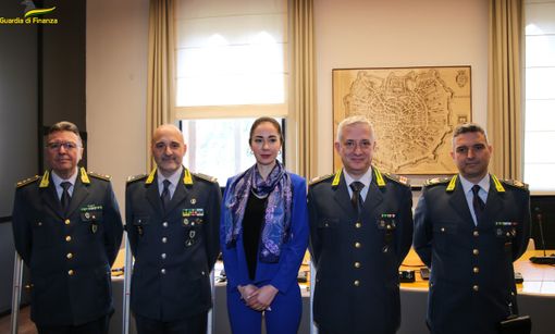 Devolute all'Università di Milano 150 lampade a led sequestrate dalla Guardia di Finanza Devolute all'Università di Milano 150 lampade a led sequestrate dalla Guardia di Finanza