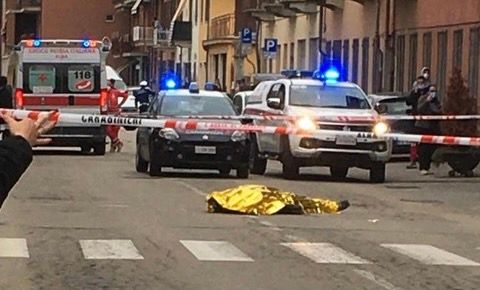 Far West in Piemonte: rapina in gioielleria finisce in tragedia, due morti sull'asfalto Far West in Piemonte: rapina in gioielleria finisce in tragedia, due morti sull'asfalto