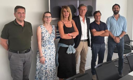 Il nuovo consiglio con il direttore di Confcommercio Gianfranco Ferrario