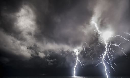 Prima ondata di temporali in corso, in giornata rivedremo il sole. Domani nuovi fenomeni intensi anche con grandine