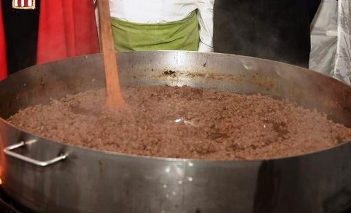 Settanta chili di carne offerti dai macellai di Busto per una iniziativa benefica del Magistero Settanta chili di carne offerti dai macellai di Busto per una iniziativa benefica del Magistero