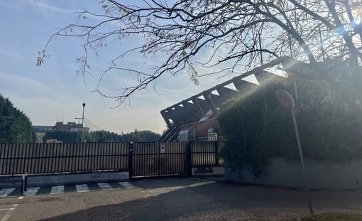 Genitori chiedono i danni al Comune di Busto per la piscina