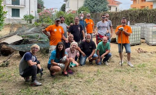 Harleysti e volontari all'opera per realizzare il Mai Paura Camp (foto dell'associazione)