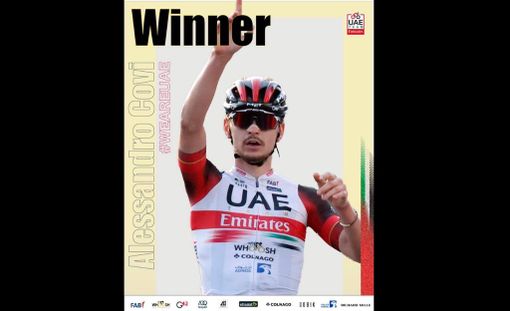 Così la UAE Team Emirates ha celebrato la vittoria con la conquista della maglia da leader di Alessandro Covi