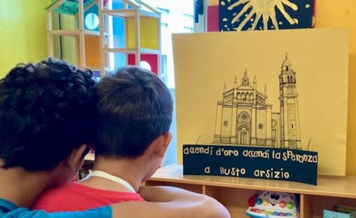 Il Ponte del Sorriso illumina d’oro le pediatrie degli ospedali della provincia di Varese Il Ponte del Sorriso illumina d’oro le pediatrie degli ospedali della provincia di Varese