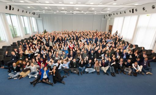 L'Eos team. Nelle foto sotto: Luigi Patruno, delegato del Rettore alle Tecnologie Digitali di UniSalento e Pierluigi Guidi, responsabile della nuova sede Eos Solutions L'Eos team. Nelle foto sotto: Luigi Patruno, delegato del Rettore alle Tecnologie Digitali di UniSalento e Pierluigi Guidi, responsabile della nuova sede Eos Solutions