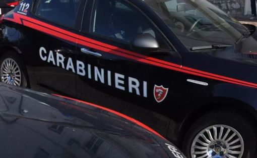 Terrorismo: estrae coltello con scritta “Allah Akbar” e minaccia agenti nel Milanese, arrestato 31enne