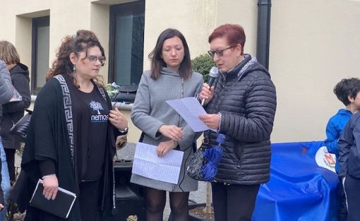 Un momento della cerimonia in ricordo di Giada, Alessio e Alessandra (foto da Luinonotizie.it)