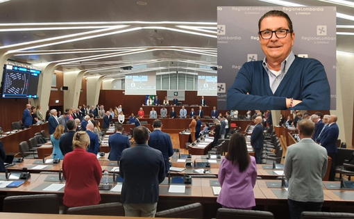 L'aula ricorda Martignoni. Sotto, i figli con Fontana e Romani L'aula ricorda Martignoni. Sotto, i figli con Fontana e Romani