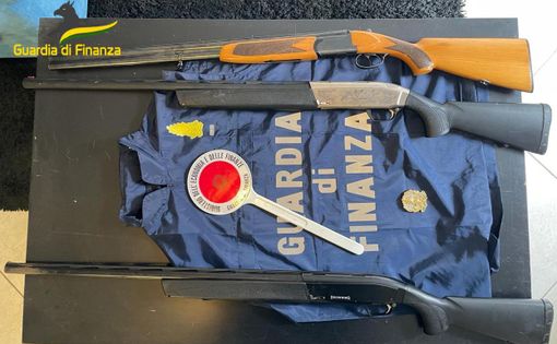 Frode fiscale transnazionale da 50 milioni di euro, in manette un amministratore di una società italiana. Sequestrati anche rolex e fucili Frode fiscale transnazionale da 50 milioni di euro, in manette un amministratore di una società italiana. Sequestrati anche rolex e fucili