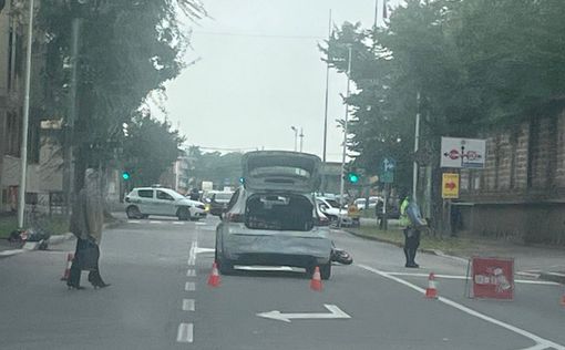 Busto, auto contro moto: un ferito in viale Venezia e code Busto, auto contro moto: un ferito in viale Venezia e code