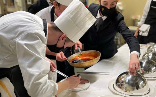 Al De Filippi è il giorno di “MasterDef”: sfida tra scuole alberghiere con in palio borse di studio. «L'alta formazione "libera" talento e passione» Al De Filippi è il giorno di “MasterDef”: sfida tra scuole alberghiere con in palio borse di studio. «L'alta formazione "libera" talento e passione»