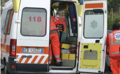 Ancora un incidente con una moto in viale Borri a Varese: soccorsi due giovanissimi