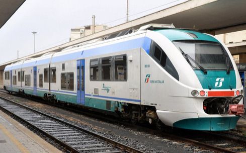 Tragedia sulla Novara-Domodossola: una persona muore investita dal treno Tragedia sulla Novara-Domodossola: una persona muore investita dal treno