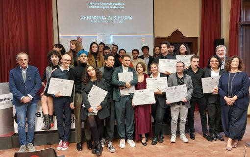 Diploma day per 27 studenti dell’Istituto Antonioni. Il sindaco: «Ora dateci soddisfazioni»