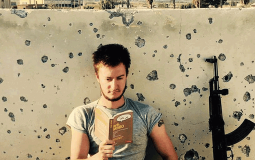 "Nessuna Resa", il racconto di un'esperienza diretta della guerra contro l'Isis "Nessuna Resa", il racconto di un'esperienza diretta della guerra contro l'Isis