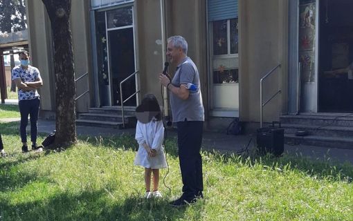 Max Pisu porta il teatro a scuola: confronto con i bambini delle Toscanini