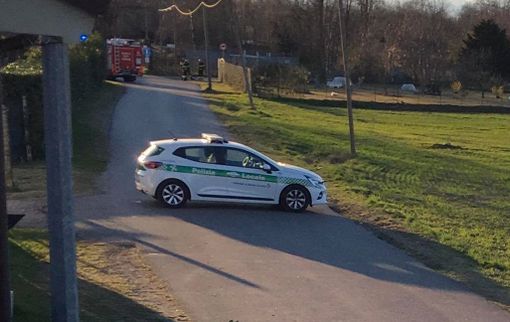 Strada bloccata e intervento dei pompieri nella parte terminale di via Rodari (foto tratta da facebook con il consenso dell'autore) Strada bloccata e intervento dei pompieri nella parte terminale di via Rodari (foto tratta da facebook con il consenso dell'autore)