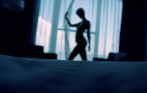 Sesso a tre finisce a badilate: uomo di 37 anni a processo