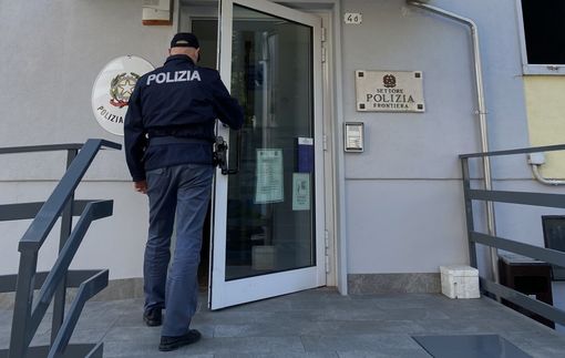 Con la borsa della spesa piena di droga cerca di passare il valico di Ponte Tresa per andare in Svizzera: arrestato un 22enne elvetico