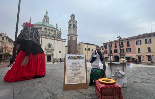 VIDEO E FOTO. Dal caro bollette ai lampioni di Richino passando per le elezioni: le scintille della Giöbia